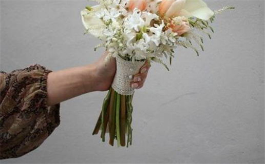 农历二〇二五年冬月廿七黄历入新宅不推荐吗,这天乔迁合适吗