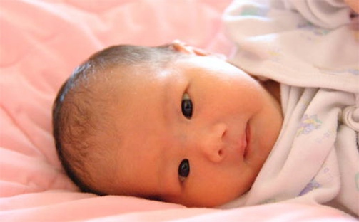 如何给2026年02月28日出生的张姓男宝宝起个好名字？专业分析与建议